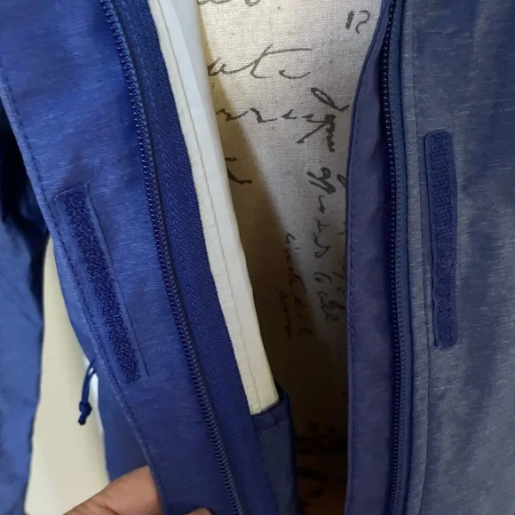 The North Face Venture 2 Rain Jacket in Sodalite Blue Heather. Women's Size: M. - Picture 8 of 15